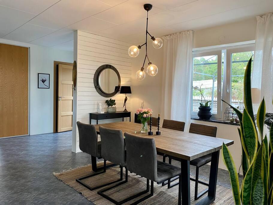 Villalaegenhet I Askim Med Havsutsikt Göteborg Exteriér fotografie